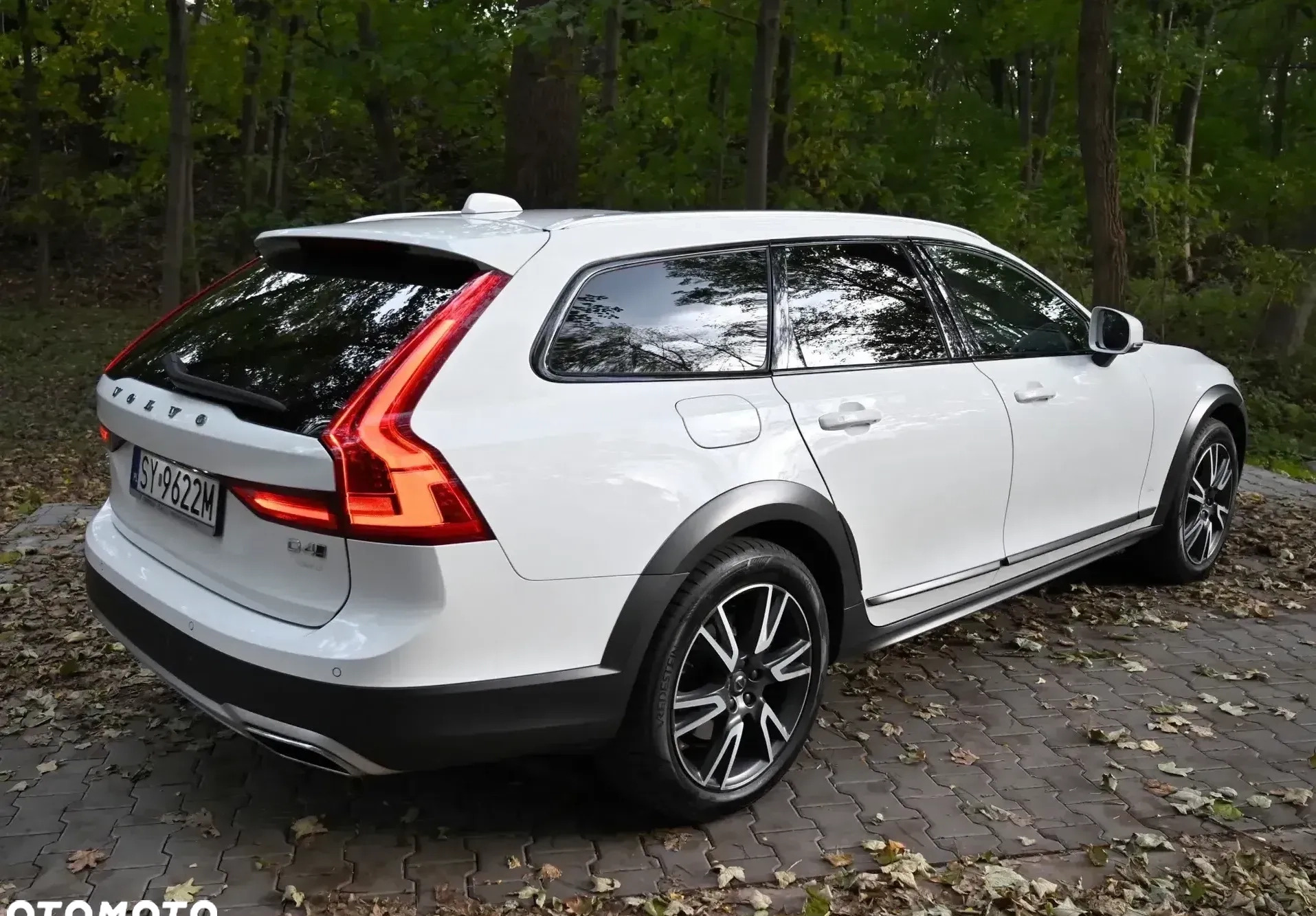 Volvo V90 Cross Country cena 129900 przebieg: 169000, rok produkcji 2019 z Pobiedziska małe 781